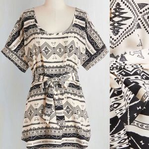 ModCloth tunic size S boho geometric psychadelic black cream festival top w sash